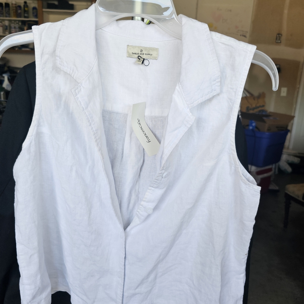 Francesca's Collections White Sleeveless Top